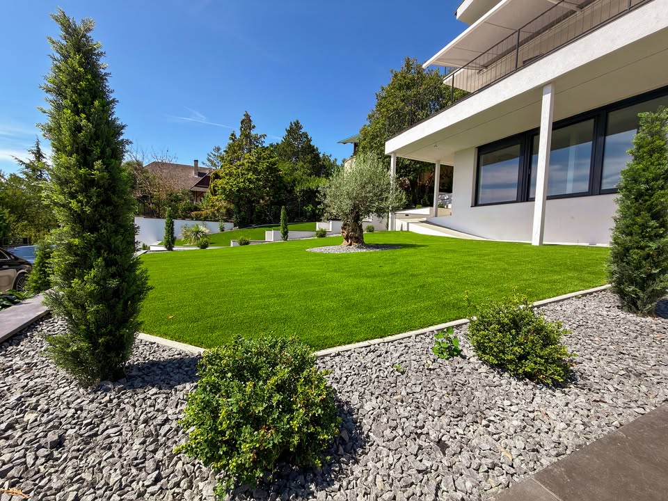 Modern villa a Balaton partján – panorámás, tökéletesen rendezett kert